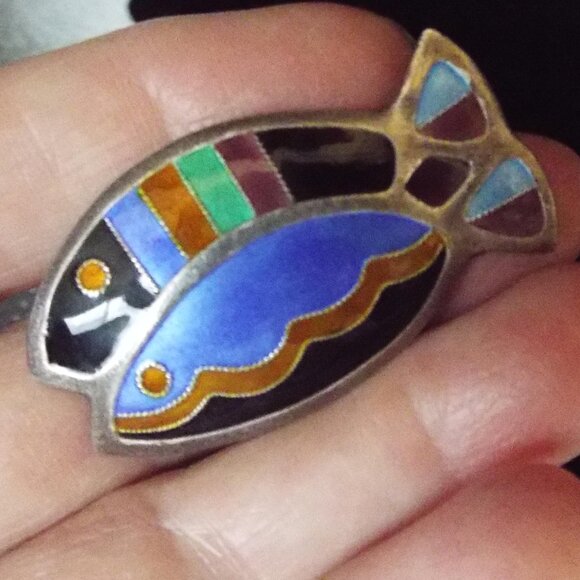 MID CENTURY MODERN STERLING CLOISONNE PAIR OF FISHIES FISH NEMO PIN 30